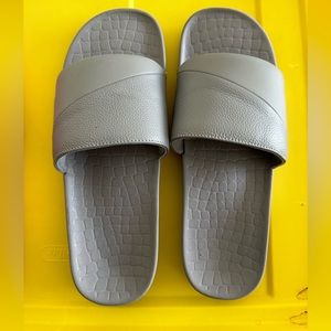 Lacoste - Slide/Sandel - Grey